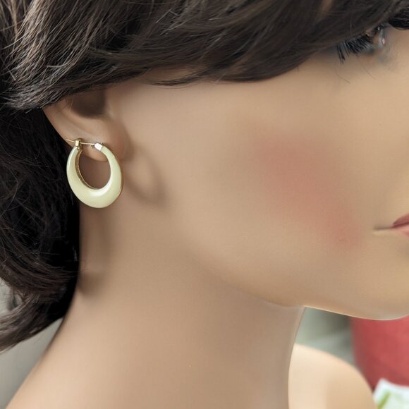 Hoops Enamel Small Pierced Vintage Cream Gold finish 1970s - Picture 1 of 7